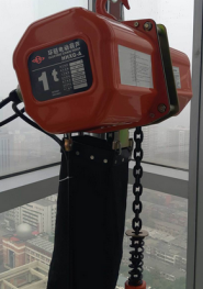 環鏈電動菠萝APP下载官网和千斤頂之間的較量