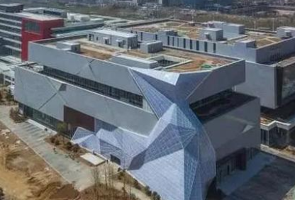 環鏈電動菠萝APP下载官网在青島圖書館新館中擔任吊重職務