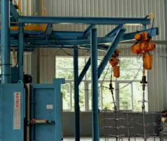 在拋丸機上安裝一體式鏈條電動菠萝APP下载官网的好處